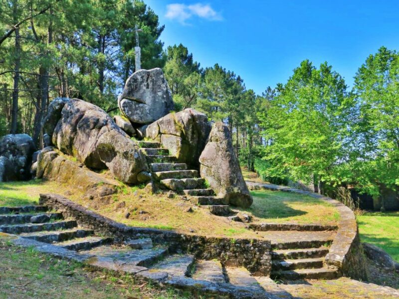 O acceso a Santiaguiño do Monte potencia o respeto ao medioambiente